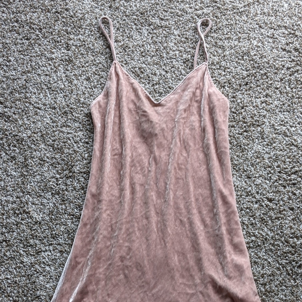 🌍 Reformation spaghetti strap slip dress